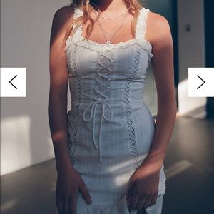 Kiss the sky Layla lace up dress white